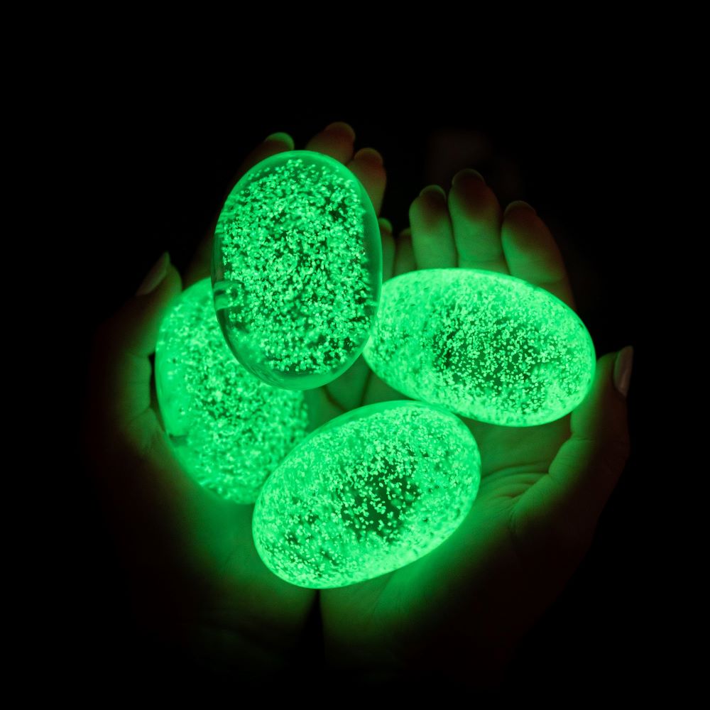 Skleněný kamínek s fluorescenční m pigmentem ZELENÝ - obrázek